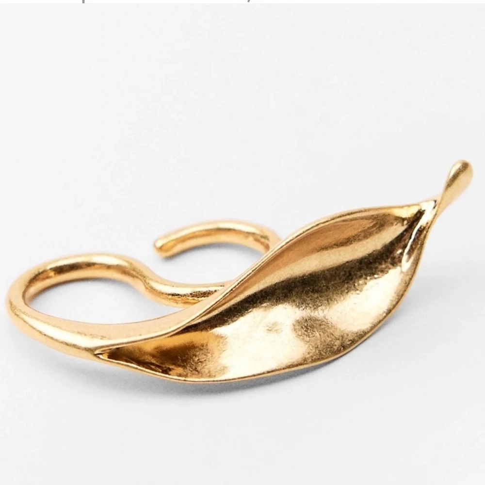 NWOT. Zara Golden Large Tone Metal Leaf Ring.
